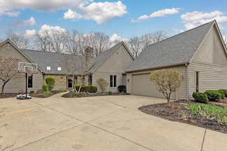 8252 Northwoods Ct, Columbus, OH 43235