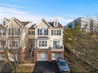 4 Boatworks Dr, Bayonne, NJ 07002