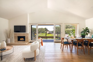 2452 Azure Coast Dr, La Jolla, CA 92037