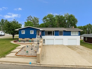 220 4th Ave NE, Kenmare, ND 58746
