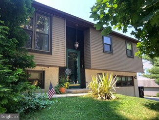 32 Carriage Cir, Oley, PA 19547