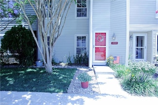 304 Falling Ln, Virginia Beach, VA 23454