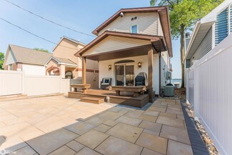 15425 Bayside Ave, Clear Lake, IA 50428