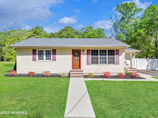96 Burr St, Barnegat, NJ 08005