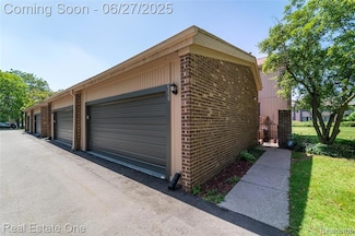 6250 Potomac Cir Unit 27, West Bloomfield, MI 48322