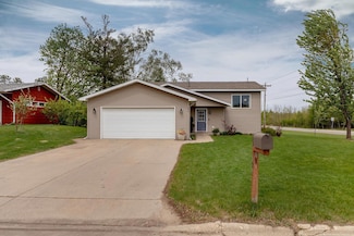 625 4th St NW, Wadena, MN 56482