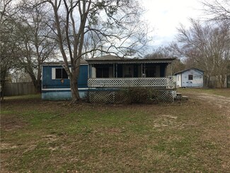 62 Westside Dr, Phenix City, AL 36869