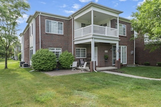 6733 Boulder Pointe Dr Unit 9, Washington, MI 48094