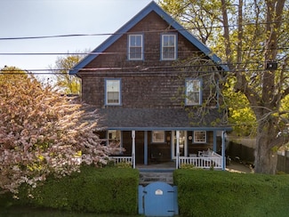 24 Clinton Ave, Jamestown, RI 02835