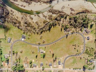 562 E Forks Cir, Cave Junction, OR 97523