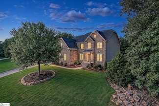 139 Scotts Bluff Dr, Simpsonville, SC 29681