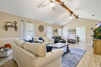 117 S Porch St, Tioga, TX 76271