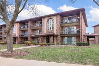 7525 Sheridan Dr Unit 1F, Willowbrook, IL 60527