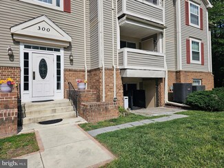 306 Long Cove Ln, Essex, MD 21221