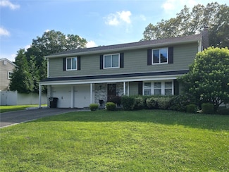 27 Summerfield Dr, Lake Grove, NY 11755