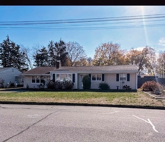 52 Inez Ave, Warwick, RI 02886