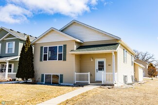 414 18th St N, Moorhead, MN 56560