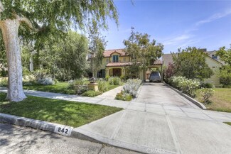 842 E Grinnell Dr, Burbank, CA 91501