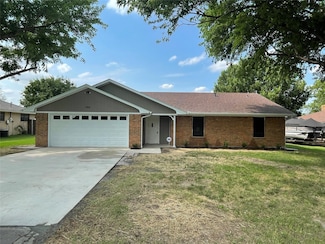 704 W 7th St, Justin, TX 76247