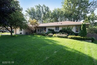 6826 Del Matro Ave, Windsor Heights, IA 50324