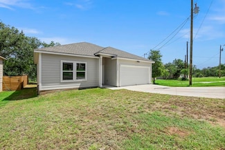 2200 Mcarthur Ave, Kingsland, TX 78639