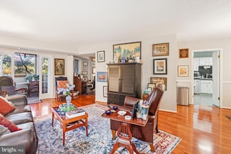 5902 Mount Eagle Dr Unit 203, Alexandria, VA 22303