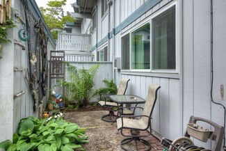 2313 S Pinebrook Ln, Des Moines, WA 98198