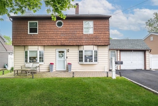 296 Jerome Ave, Carle Place, NY 11514