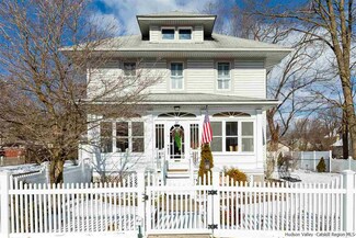 27 Bridge St, Wallkill, NY 12589