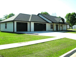 310 N 11th St, Osage, IA 50461