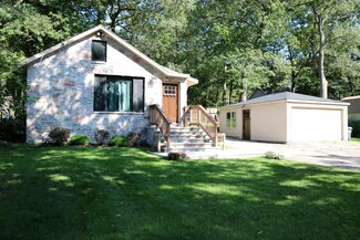6N921 Jackson Ave, Saint Charles, IL 60174