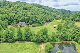 8758 Tusquittee Rd, Hayesville, NC 28904
