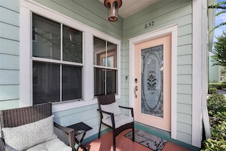 632 Charles Ct S, Saint Petersburg, FL 33701