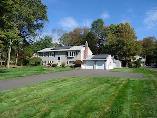 20 Fawn Ridge Dr, North Haven, CT 06473