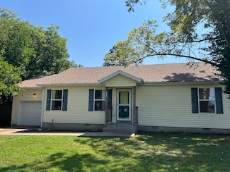 460 7th St, Taneyville, MO 65759