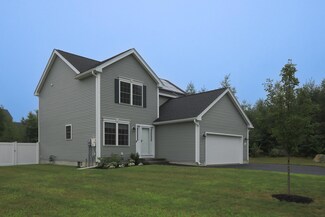243 University Cir, Hooksett, NH 03106