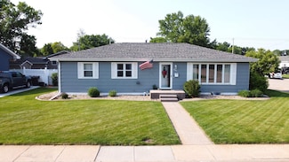 1103 E 32nd St, Kearney, NE 68847