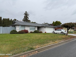1208 S 39th Ave, Yakima, WA 98902
