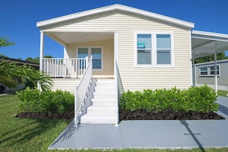 8 Queen Palm Dr, Naples, FL 34114
