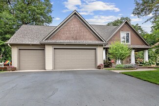 614 Overlook Ct, Hudson, WI 54016