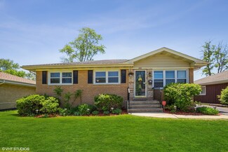 443 W Lake Park Dr, Addison, IL 60101