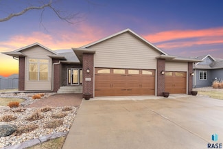 1003 E Walnut St, Harrisburg, SD 57032