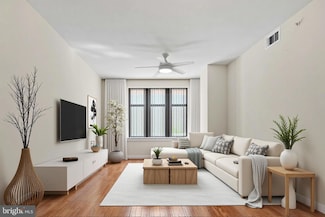 400 Massachusetts Ave NW Unit 421, Washington, DC 20001