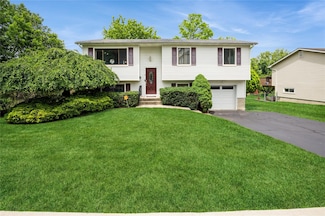 6 Rowan Dr, Garnerville, NY 10923