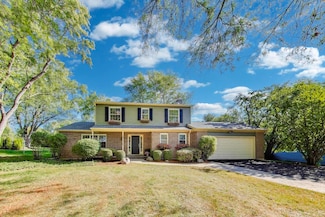 21301 N Woodland Ave, Barrington, IL 60010