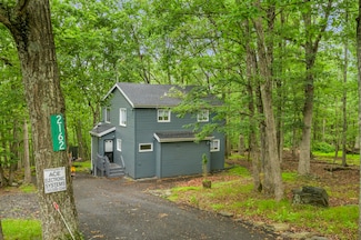2162 Glasgow Dr, Bushkill, PA 18324