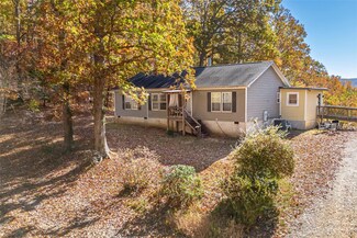 40 Legacy Ln, Saluda, NC 28773