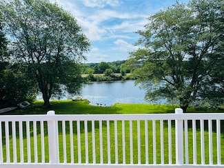 34 Park St, Jewett City, CT 06351