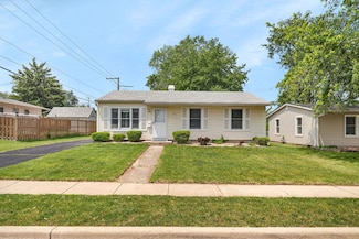 402 Kenyon Ave, Romeoville, IL 60446
