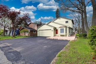 2440 Greenlawn Ave, Commerce Township, MI 48382